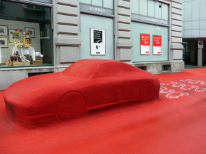 ザンクト・ガレン_シュタットラウンジの赤い車