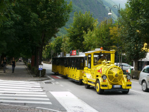 ティラーノでの黄色い列車