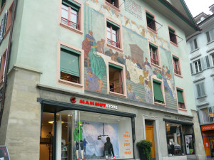 ルツェルン_壁の絵とマムートショップ